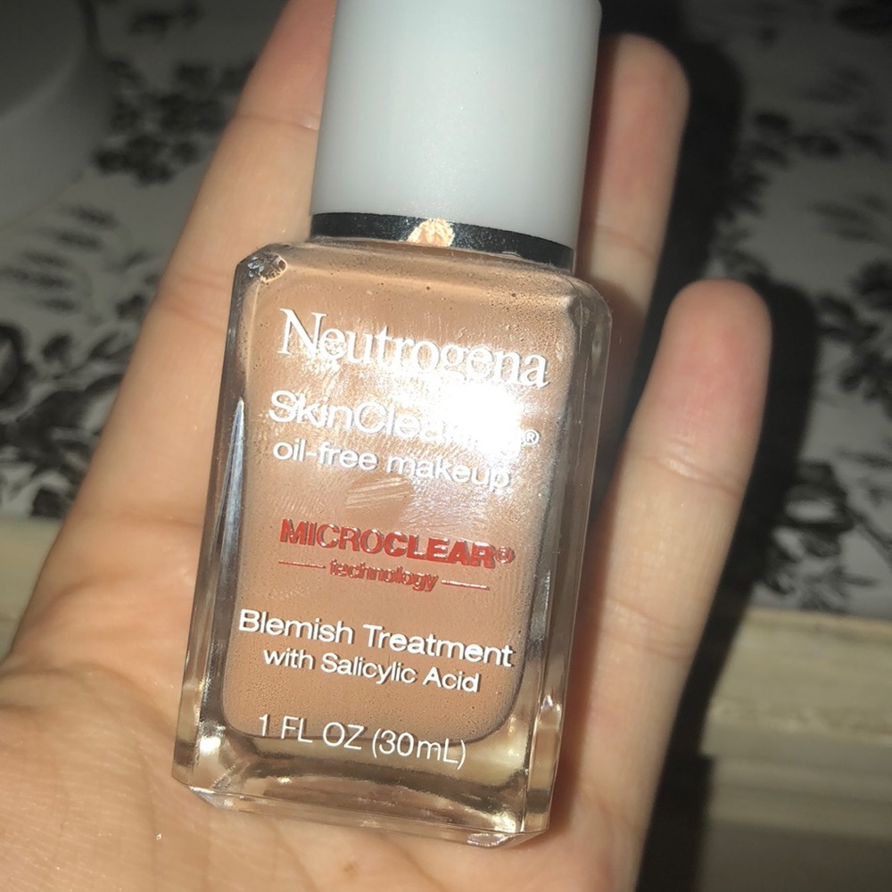 Neutrogena skin clearing foundation